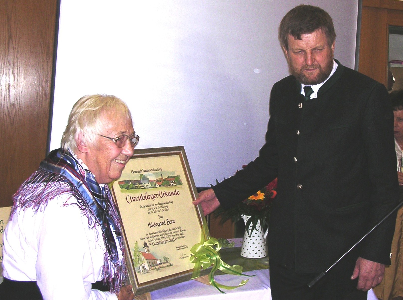 Hilde Baur bei der Verleihung der Ehrenbürgerwürde im Jahr 2005